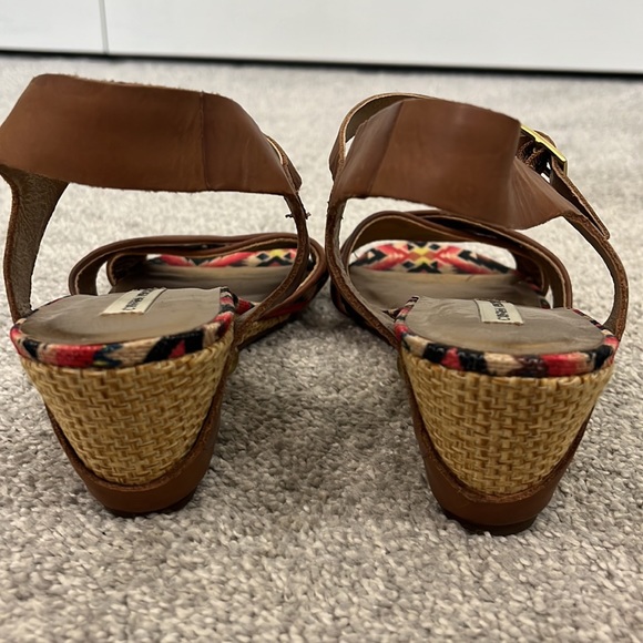 Cynthia Vincent Size 7.5 Brown and Red Aztec Strappy Wedge Slingback Sandals - Picture 5 of 11